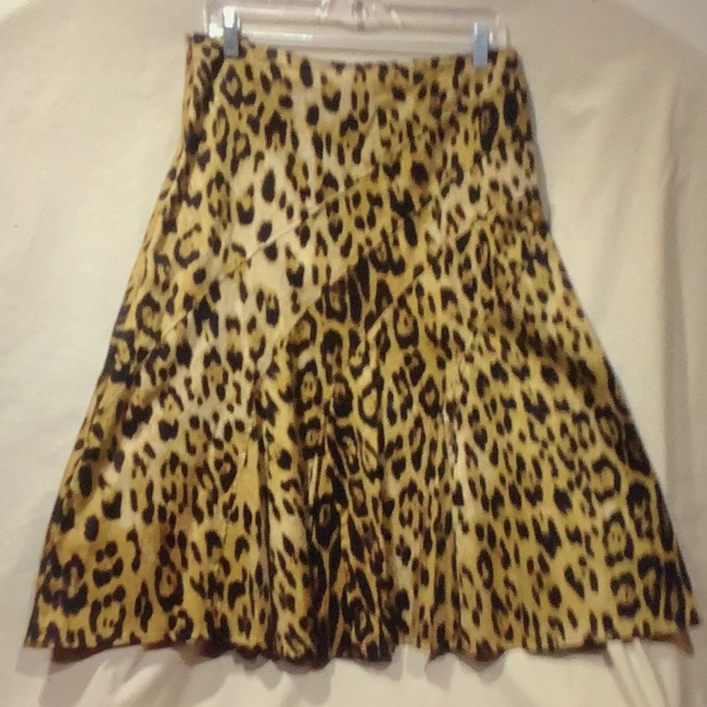 Skirt, knee length